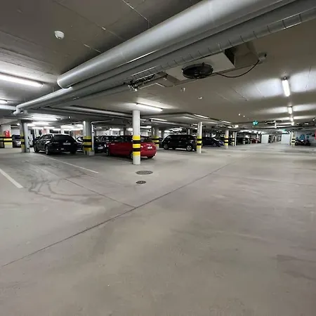 - King Size Bed - Gym&wifi - Indoor Parking