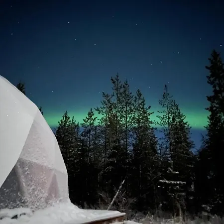 Luxury tent Aurora Igloo Fireplace-heated Tents In A Secret Forest With Private Jacuzzi And Shared Sauna Bathroom And Dog Friendly Rovaniemi