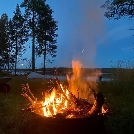 Aurora Igloo Fireplace-heated Tents In A Secret Forest With Private Jacuzzi And Shared Sauna Bathroom And Dog Friendly