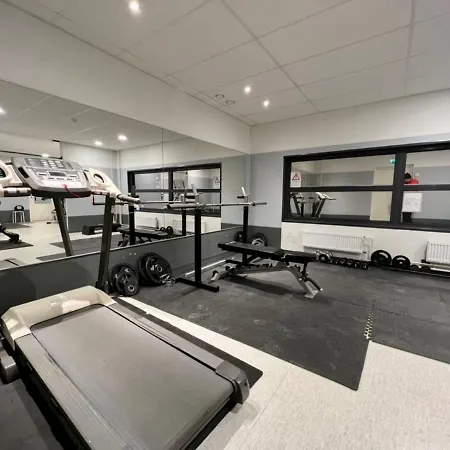 - King Size Bed - Gym&wifi - Indoor Parking