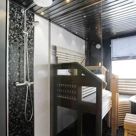 Majestic Penthouse With Sauna & High-speed Wi-fi And Parking *