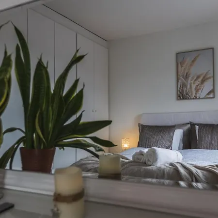 Apartment Penthouse With Sauna - King Size Bed - Free Wifi!