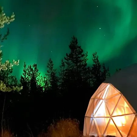 Aurora Igloo Fireplace-heated Tents In A Secret Forest With Private Jacuzzi And Shared Sauna Bathroom And Dog Friendly Tente de luxe