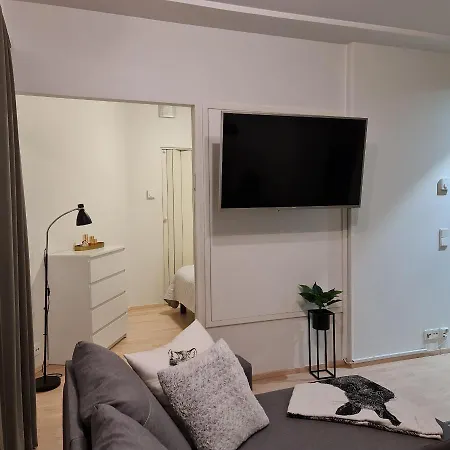 Lakeland Apartment *