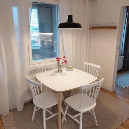 Huoneisto Floor Flat W. Sauna/balcony/free Parking *