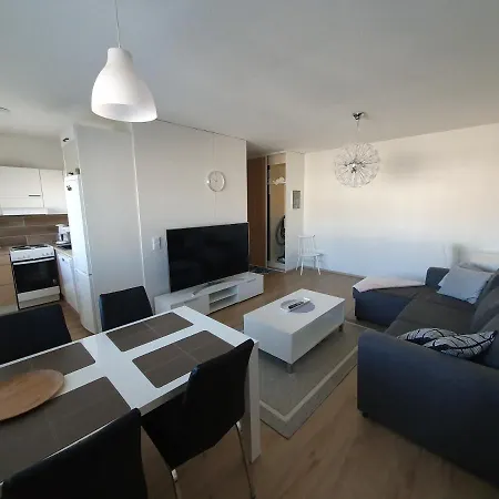 Kaksio Keskustan Vieressae Apartment *