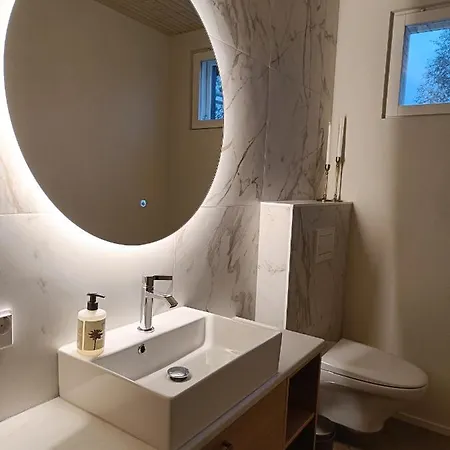 Villa Pajunkissa With Jacuzzi And Sauna Rovaniemi