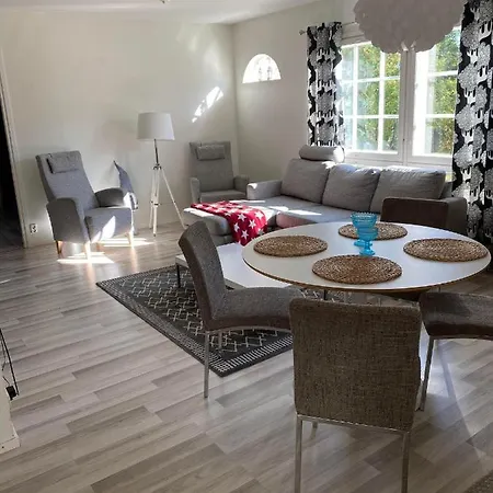 Paritalohuoneisto Laehellae Joulupukin Pajakylaeae Huoneisto Rovaniemi