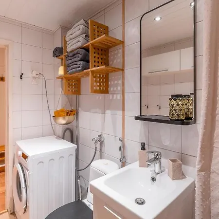Nordic Gem Near Railway Station, Free Parking And Wifi Apartment *