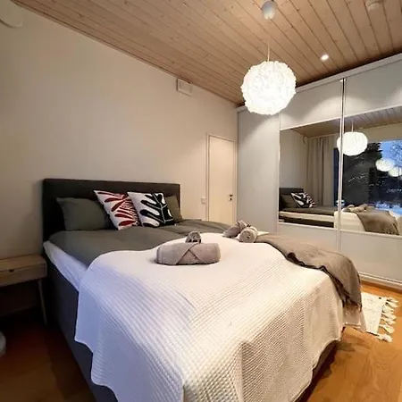 Cozy House Nearby The Services Apartment
