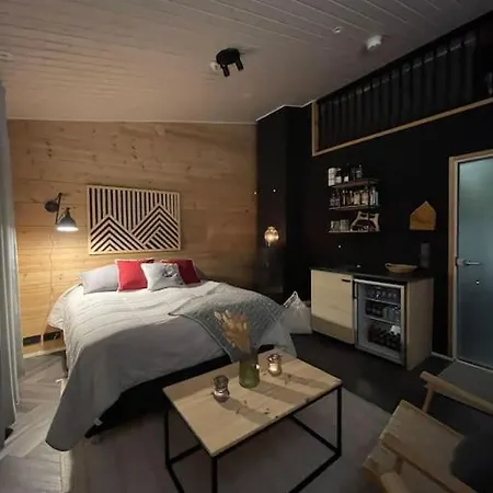 Log House With Sauna&jacuzzi! Apartment Rovaniemi