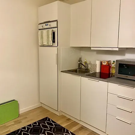 Apartment Joy - Cosy 950m From The Train Station