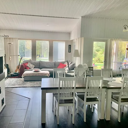 Riverside For Families - Beautiful House Near Santa Claus Village Apartment *