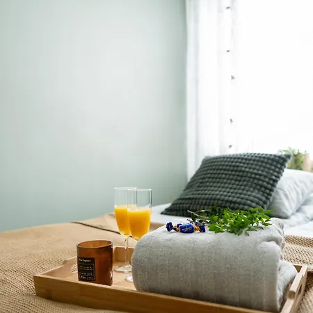 Charming Vintage In Center Apartment *