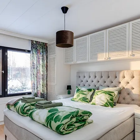 Cozy Five Bedroom House Holiday home