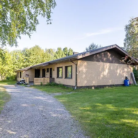 Cozy Five Bedroom House Loma-asunnot