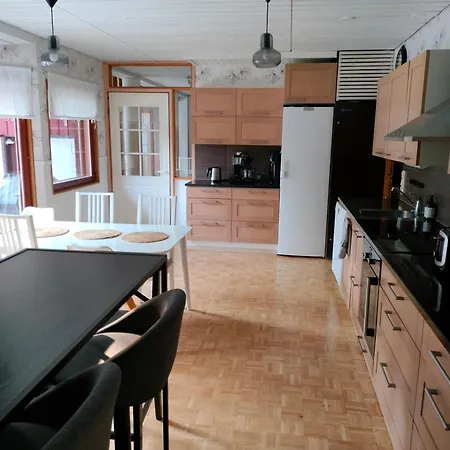 Comfy House With 6 Bedrooms Villa *