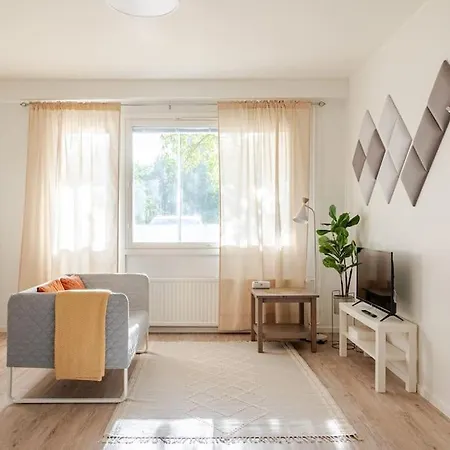 Uudistettu Kahdelle Omalla Parkkipaikalla Apartment