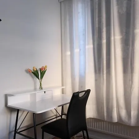 Happily In Center Apartment