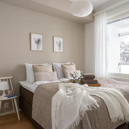Frost Lodge, Prime Location & Free Parking Apartment