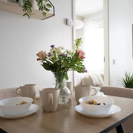 Frost Lodge, Prime Location & Free Parking