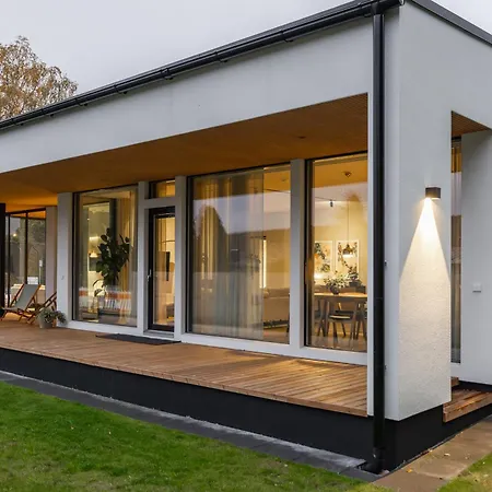Villa Elegant Escape In Prime Location *