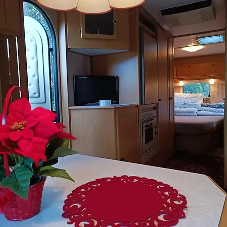 Leirintäalueet Santa's Winter Caravan-kabe Royal Rovaniemi