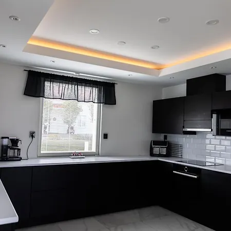 Aurora With Jacuzzi Villa *