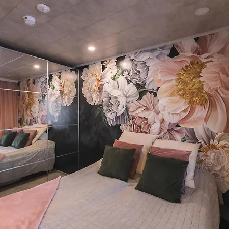 Arctic Loft-style Dream Villa *