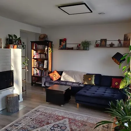 Cozy With Sauna And Kota Villa *