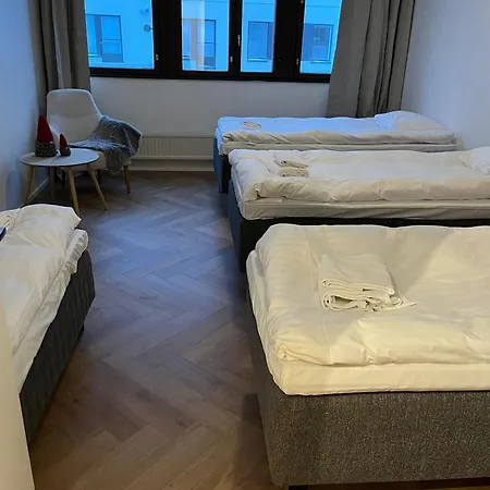 Luxury Apartments, Ukko *