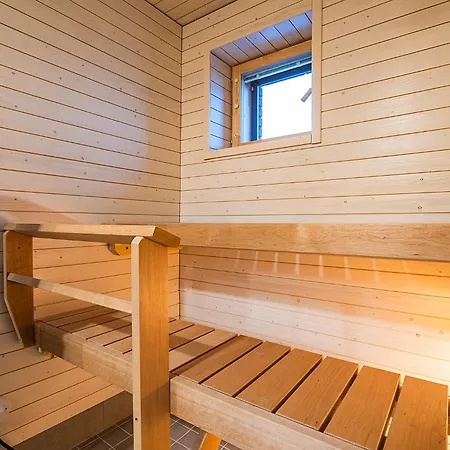 Spacious Executive Sauna Fast Wi-fi Apartment