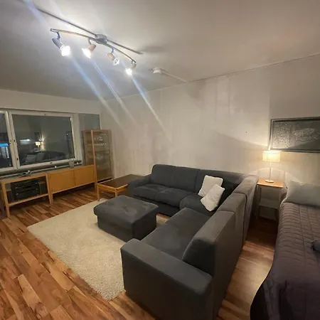 Spacious In Centre Of Apartment *