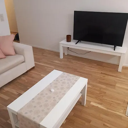 Cozy First Floor Apartment *
