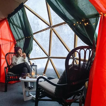 Aurora Igloo Fireplace-heated Tents In A Secret Forest With Private Jacuzzi And Shared Sauna Bathroom And Dog Friendly Tente de luxe *