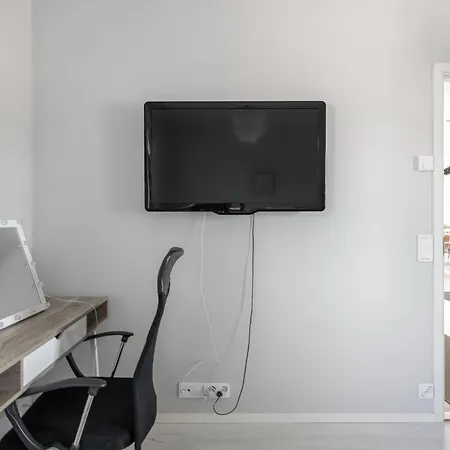 Apartment In The Middle Of Silence *