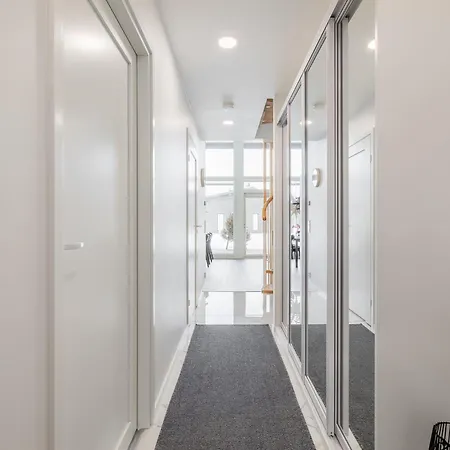 New 3 Bedroom Close To Arctic Circle Apartment *
