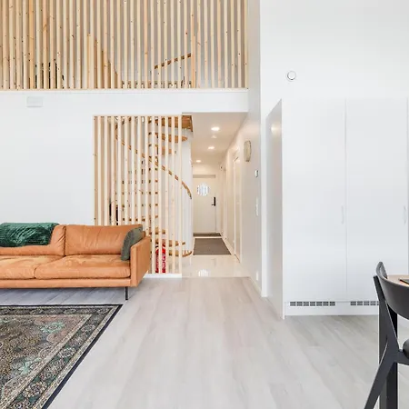 New 3 Bedroom Close To Arctic Circle Apartment *