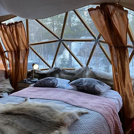 Aurora Igloo Fireplace-heated Tents In A Secret Forest With Private Jacuzzi And Shared Sauna Bathroom And Dog Friendly