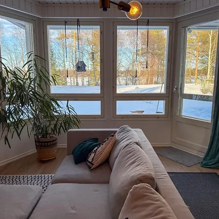 Homestay Arctic Riverside House