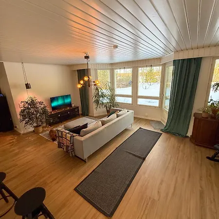 Homestay Arctic Riverside House
